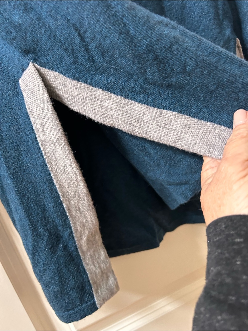 Smartwool Shadow Pine Wool Blend V Neck Tunic Sweater. Colorblock. Outdoor. M. - Picture 4 of 8